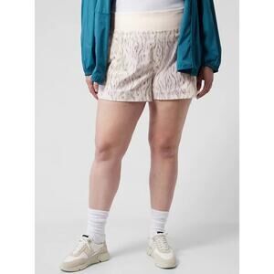 Athleta Women's Trekkie North Short with Pockets Ikat Grey White Size 22
